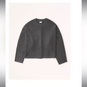 Women's
Crew Dolman Sweater
Size: DARK GREY S